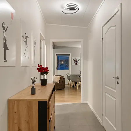 Charming Aurora I Terrace I Free Parking * Тромсё